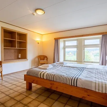 Semesterbostad Berismenil Gardens Large With Indoor Swimming Pool And Jacuzzi *