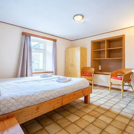 Nyaraló Berismenil Gardens Large With Indoor Swimming Pool And Jacuzzi La-Roche-en-Ardenne