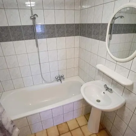 Berismenil Gardens Large With Indoor Swimming Pool And Jacuzzi La-Roche-en-Ardenne