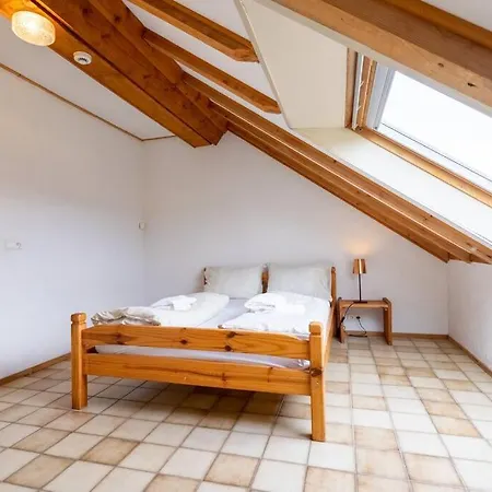 Berismenil Gardens Large With Indoor Swimming Pool And Jacuzzi