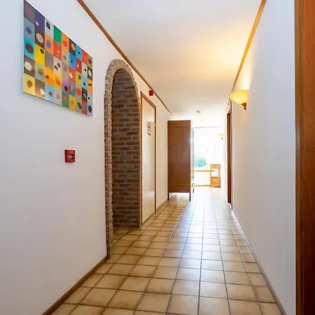 Berismenil Gardens Large With Indoor Swimming Pool And Jacuzzi Nyaraló