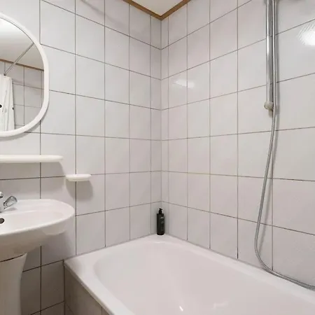 Nyaraló Berismenil Gardens Large With Indoor Swimming Pool And Jacuzzi