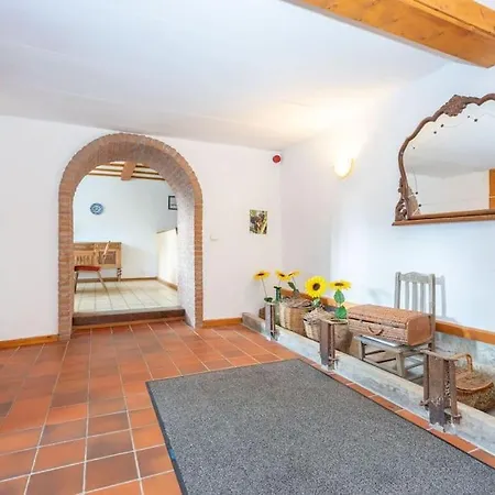 Semesterbostad Berismenil Gardens Large With Indoor Swimming Pool And Jacuzzi La-Roche-en-Ardenne