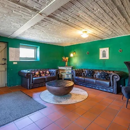 Berismenil Gardens Large With Indoor Swimming Pool And Jacuzzi Nyaraló *