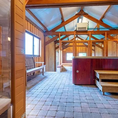 Berismenil Gardens Large With Indoor Swimming Pool And Jacuzzi *