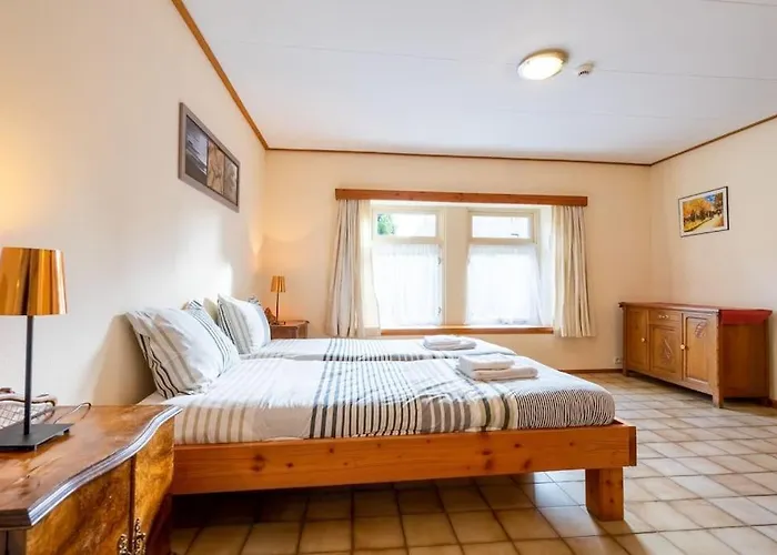 Berismenil Gardens Large With Indoor Swimming Pool And Jacuzzi Hébergement de vacances La-Roche-en-Ardenne