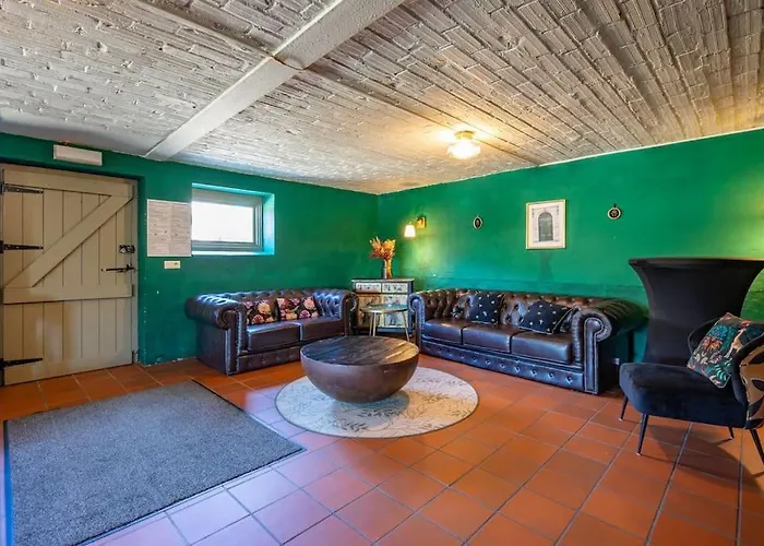 Berismenil Gardens Large With Indoor Swimming Pool And Jacuzzi Hébergement de vacances *